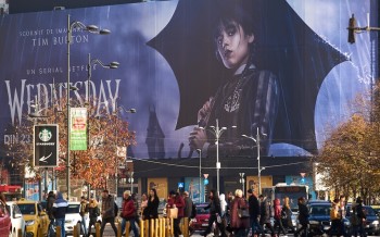 Mercredi : la nouvelle série sensation de Tim Burton