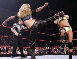 Les femmes aussi&nbsp;: Chick Kick de Trish Stratus !