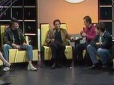 Dechavanne et Christian Clavier entourés par la Ligue d'Improvisation de France