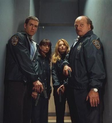 Lyndsy Fonseca dans NYPD Blue : New York Police Blues - Saison 11