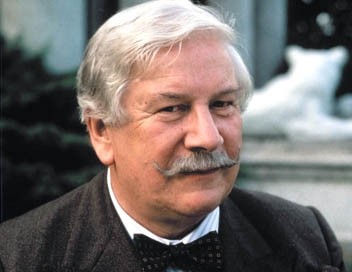 Poirot joue le jeu